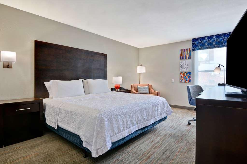 Hampton Inn Greenwood Room photo