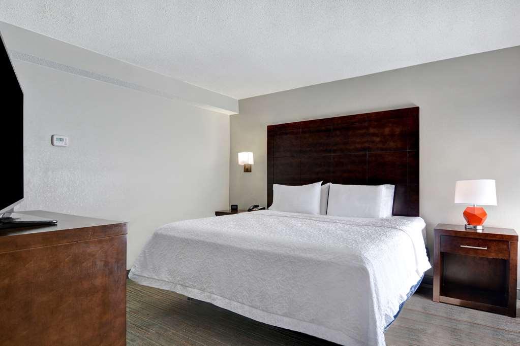 Hampton Inn Greenwood Room photo
